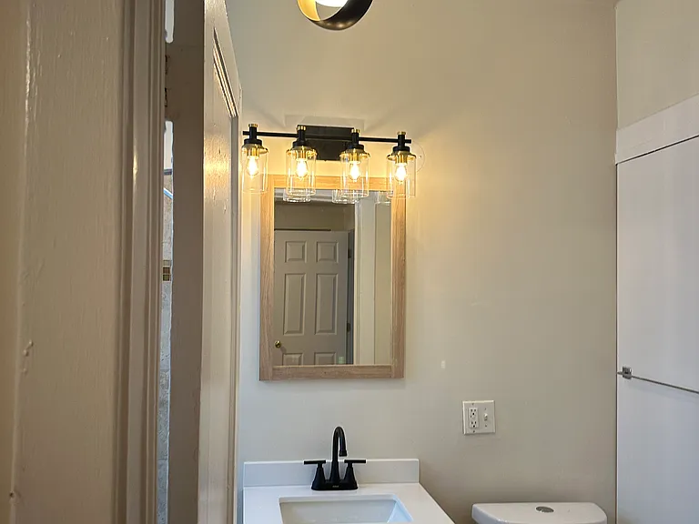 726 W Cornelia Ave #3F — Photo 7
