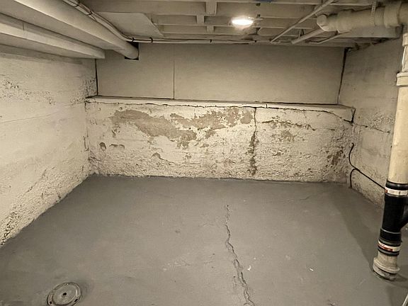 4th image of 132-136 E Williams Ave #1