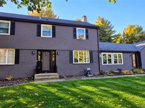 21 Woodcrest Dr, Cumberland, RI 02864
