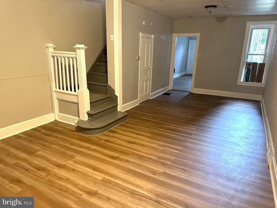 2nd image of 932 Vine St