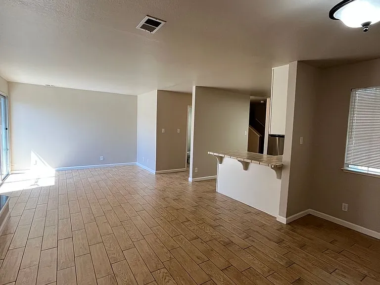415 W J St — Photo 21