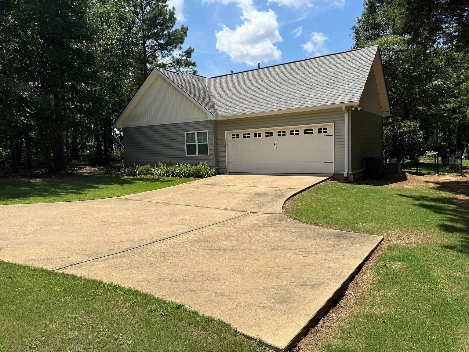 1 bed, 1.5 bath, 1358 sqft, $1,500 — Photo 4
