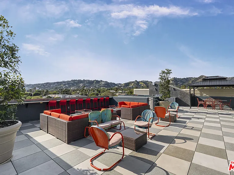 7428 Santa Monica Blvd #301 — Photo 33