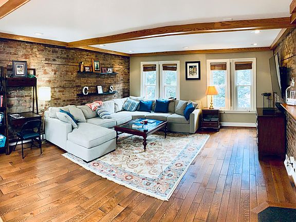2nd image of 176 N Pearl St #2