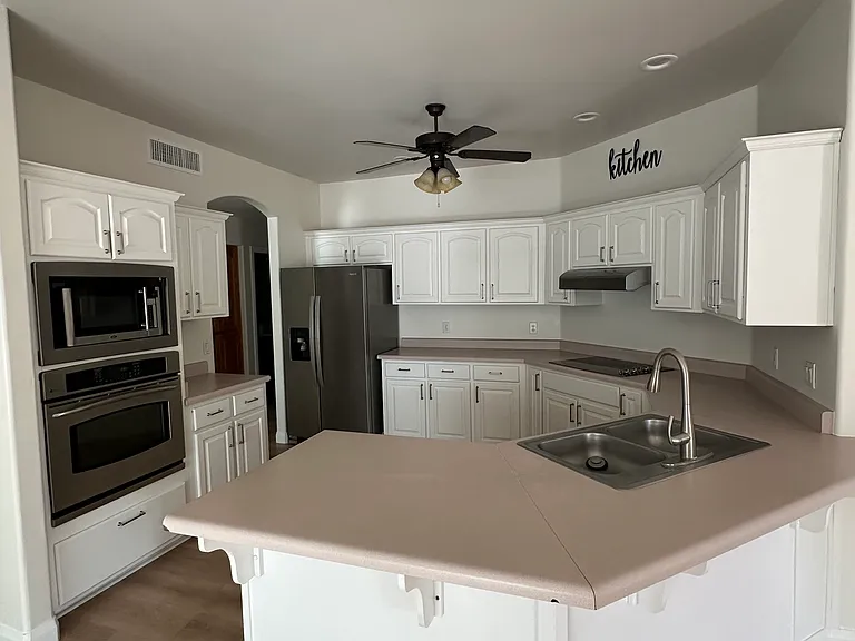 2530 E Menlo St — Photo 4
