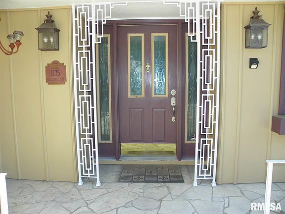 4th image of 1175 Willow Ln