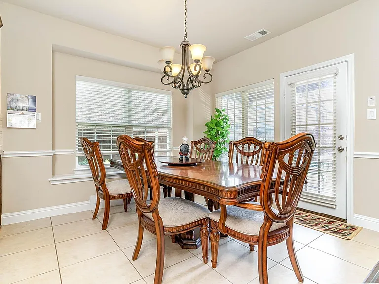 12060 Grandview Dr — Photo 8