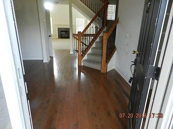 4th image of 1019 Balmoral Dr E