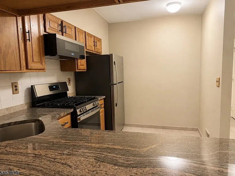 109 Applegate Ln — Photo 2