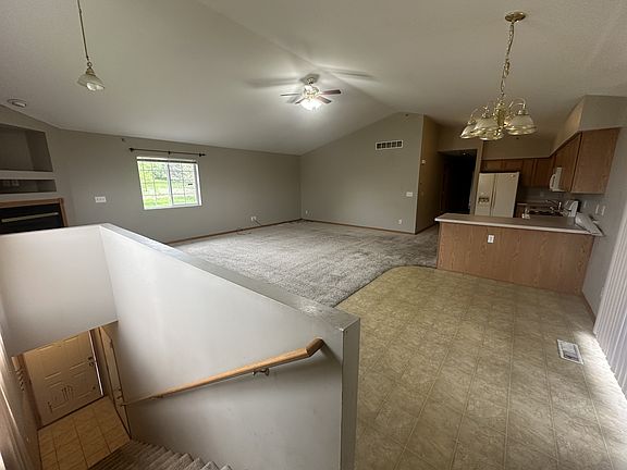 2nd image of 1302 Lindsay Way