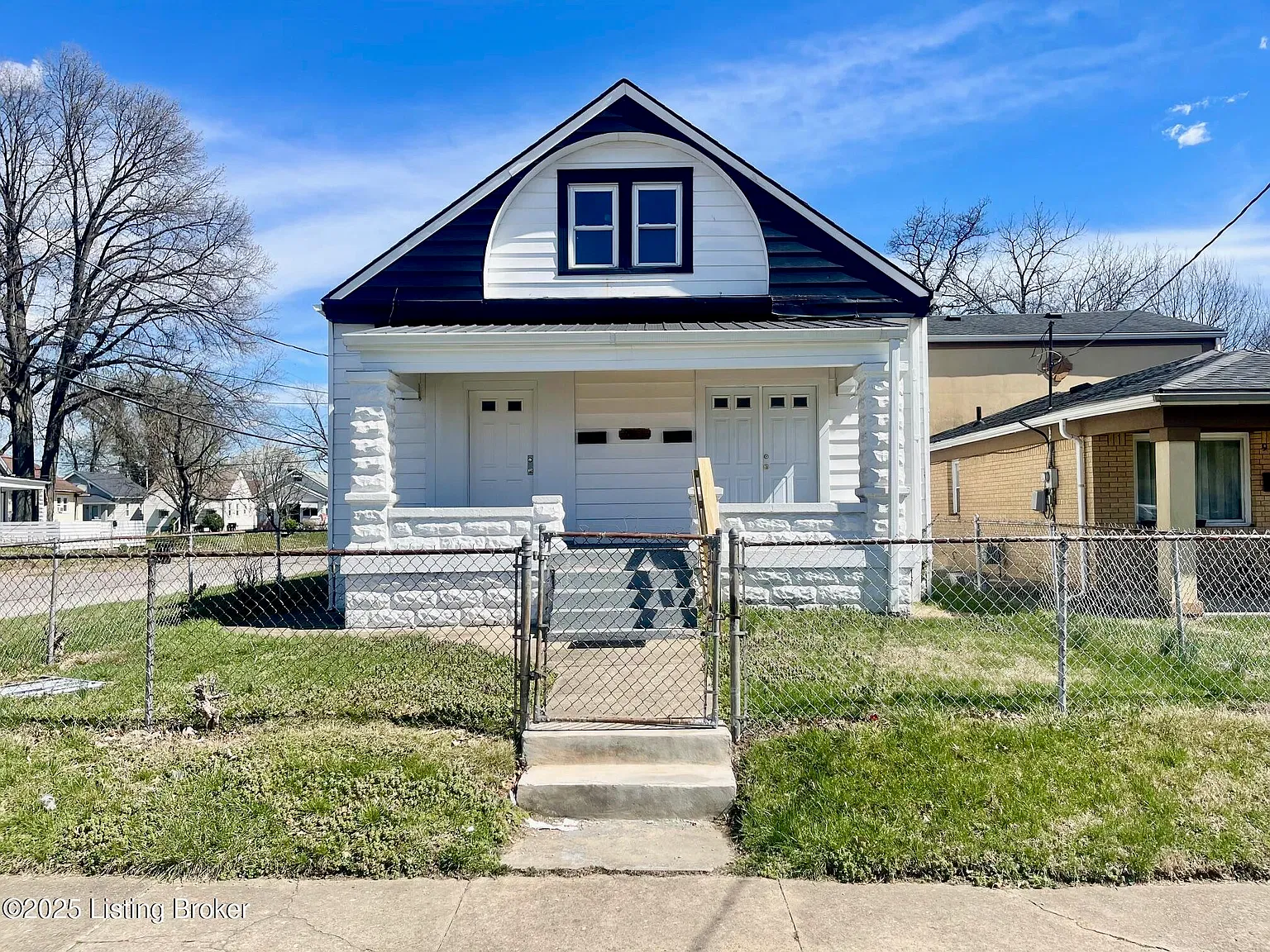 2 bed, 1.0 bath, 750 sqft, $995 — Photo 1