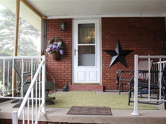 4th image of 305 Evergreen Dr