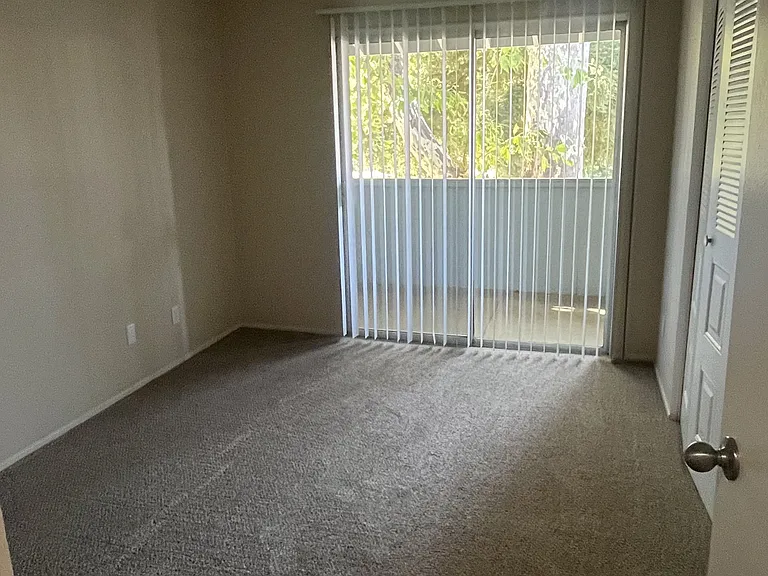 Glenbrook Apartments — Photo 24