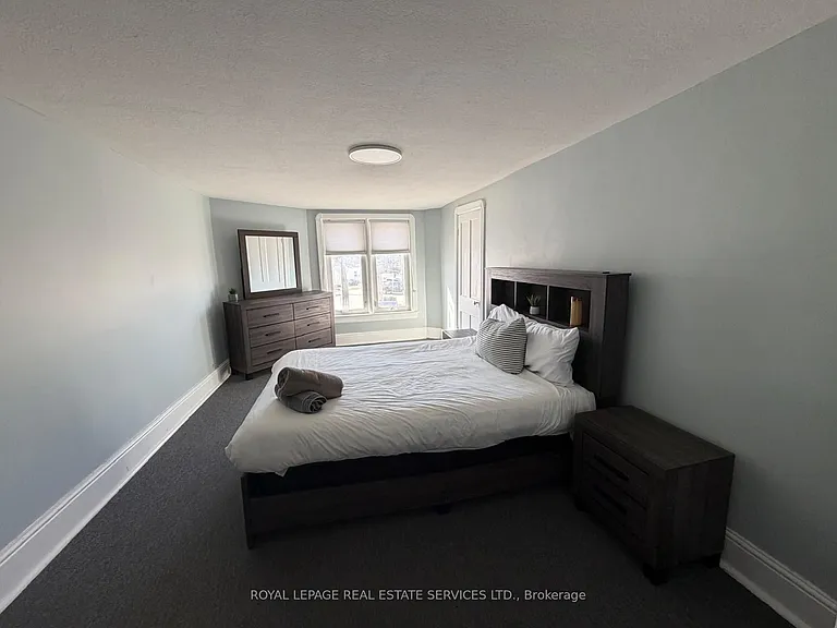 100 Essa Rd #UPPER LEVEL — Photo 18