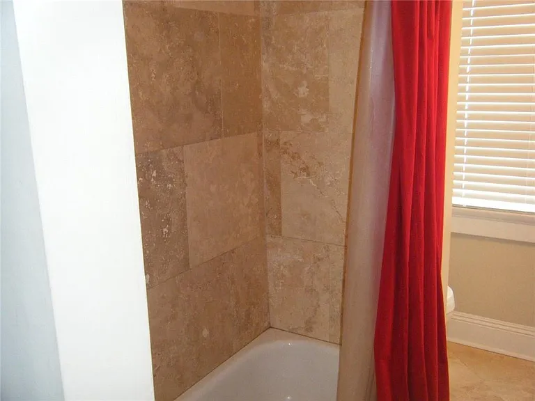 2438 State St #LOWER — Photo 4