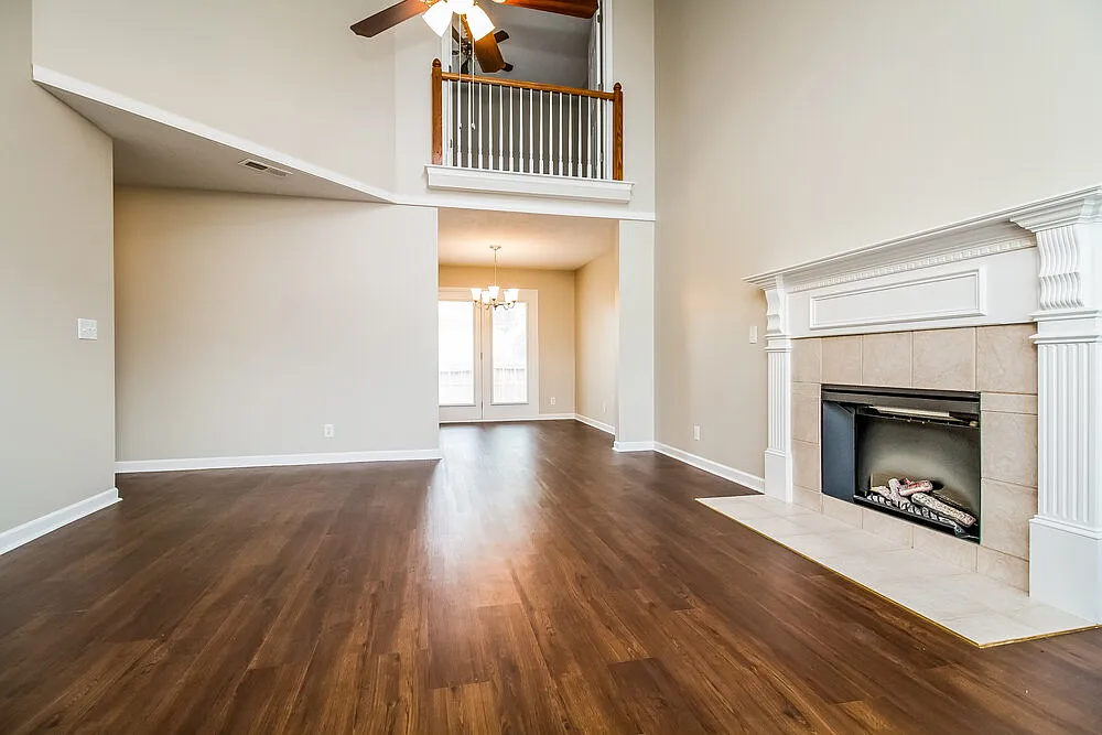5 bed, 2.5 bath, 2084 sqft, $2,455 — Photo 2