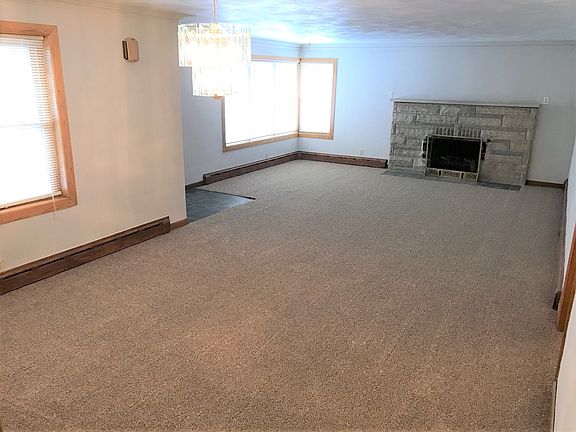 Large livingroom space.