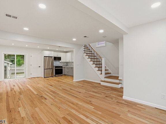 3rd image of 444 Joralemon St