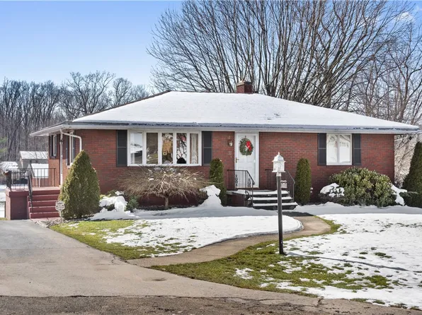 11 Melinda St S, Hopwood, PA 15445