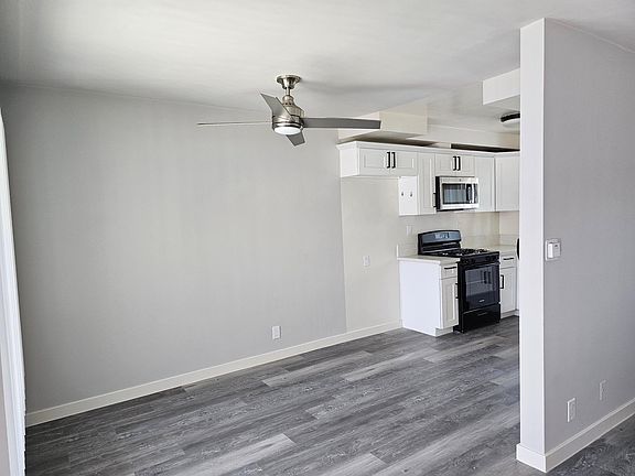 3rd image of 5130 Woodman Ave #16B