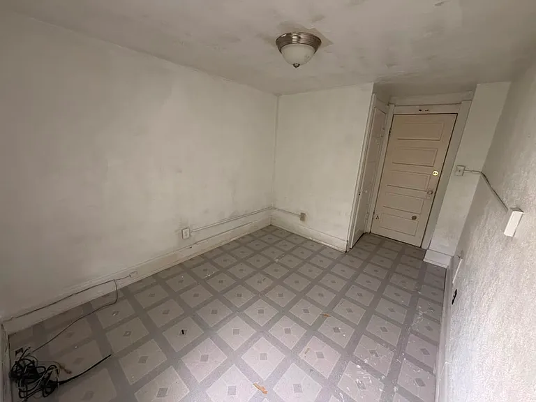 451 E Pearl St — Photo 22