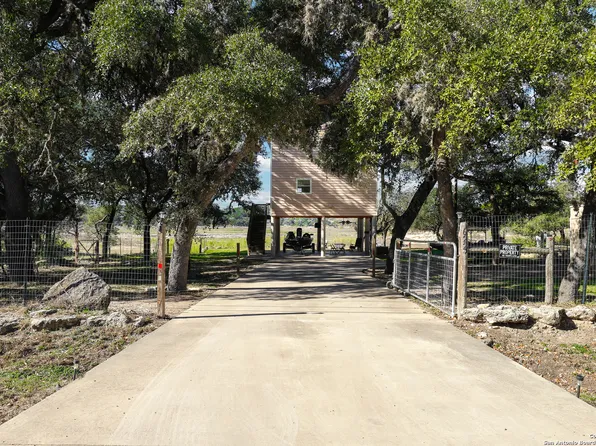 622 Pebble Beach, Lakehills, TX 78063