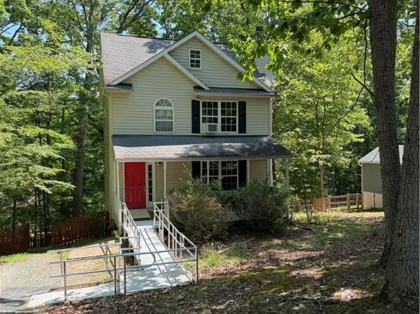 9 Austin Dr, Palmyra, VA 22963
