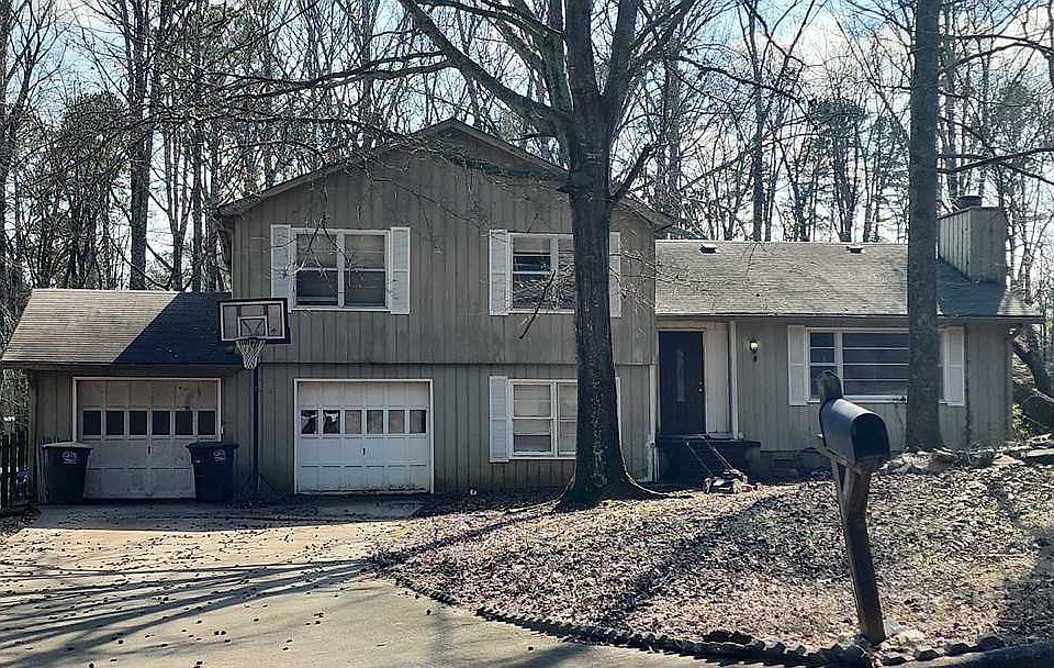 1st image of 5 Berkshire Dr NE