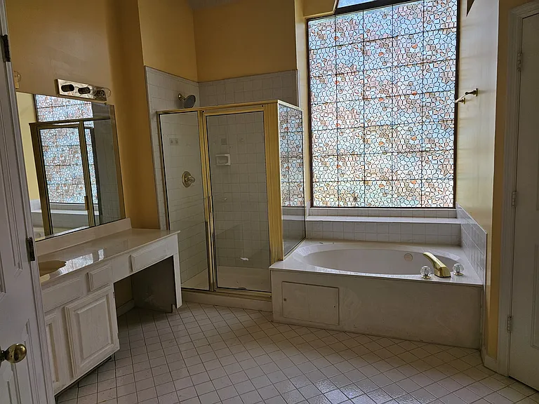 6803 Yorkdale Ct — Photo 8