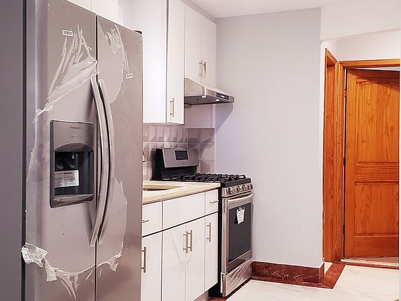 5th image of 121 Bay 26 St #3