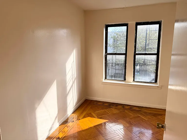 2204 Clarendon Rd #2H — Photo 2