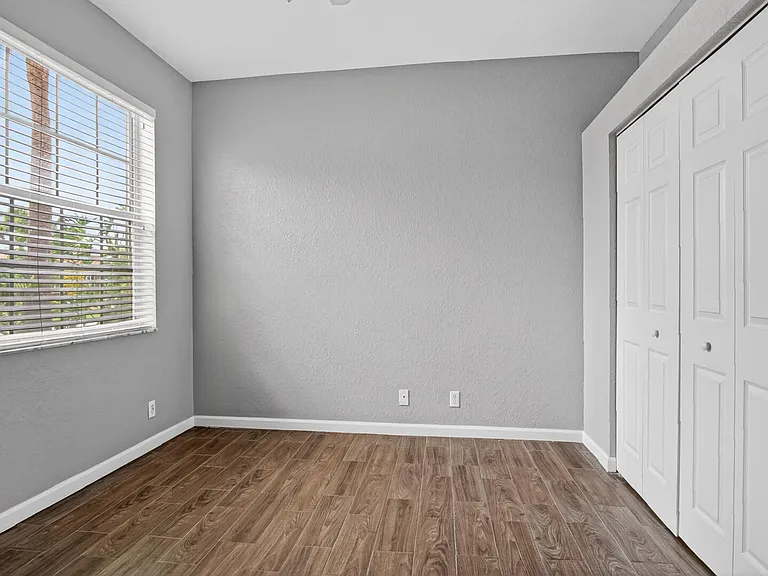 671 NW Stanford Ln — Photo 17