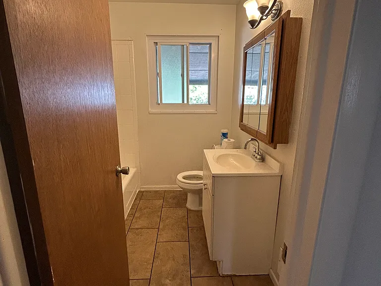 1207 S Gray St — Photo 5