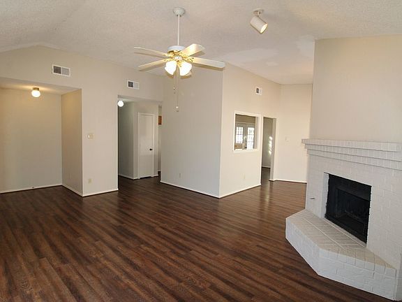 2nd image of 2309 Lakeshore Ln