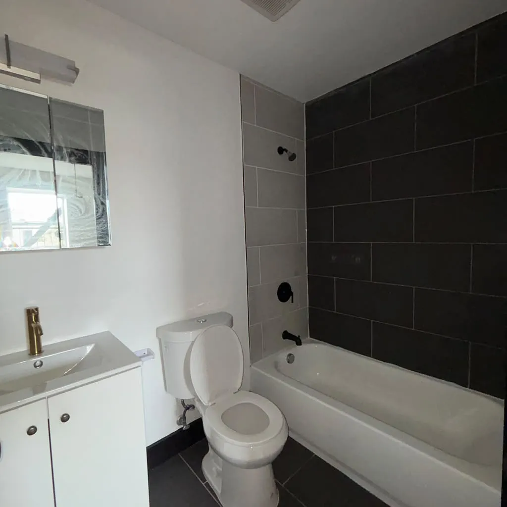 2 bed, 800 sqft, $2,000 — Photo 2