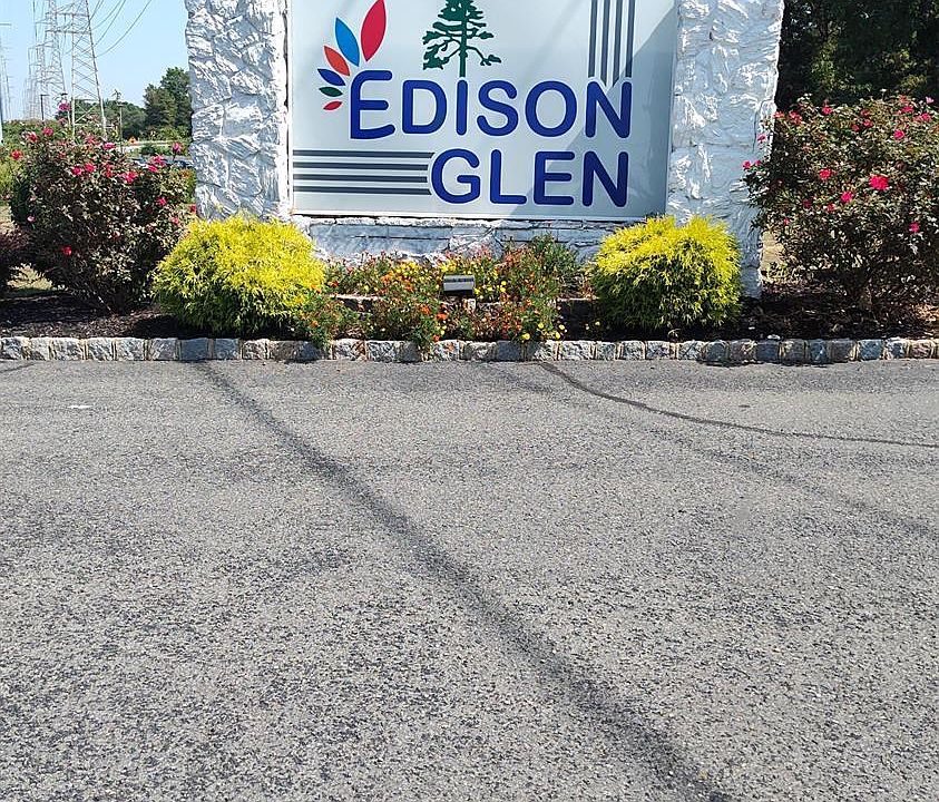 2nd image of 709 Edison Glen Ter