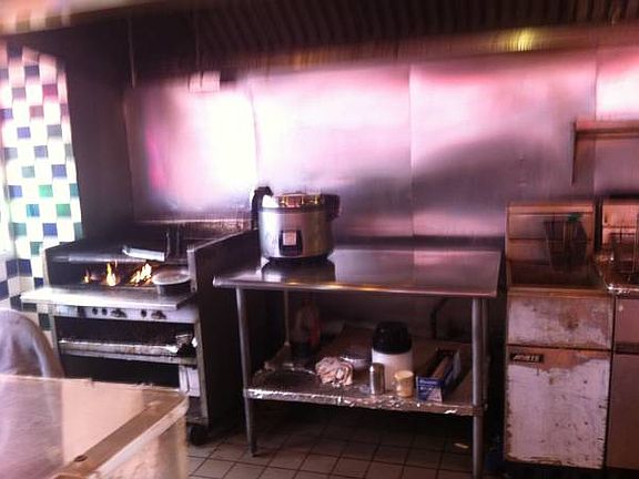3rd image of 418 E Wyoming Ave