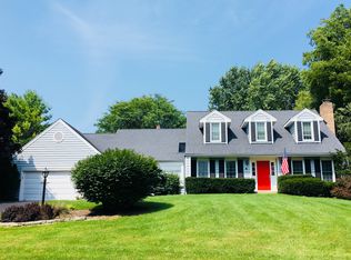 700 Oakview Dr, Algonquin, IL 60102