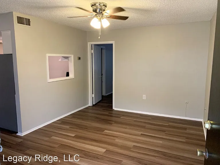 2504 Hilltop Dr — Photo 8