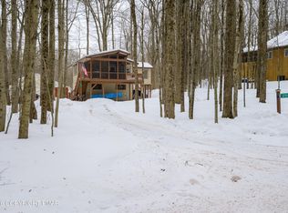 250 White Pine Dr, Pocono Lake, PA 18347