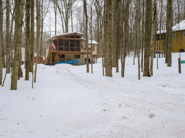 250 White Pine Dr, Pocono Lake, PA 18347