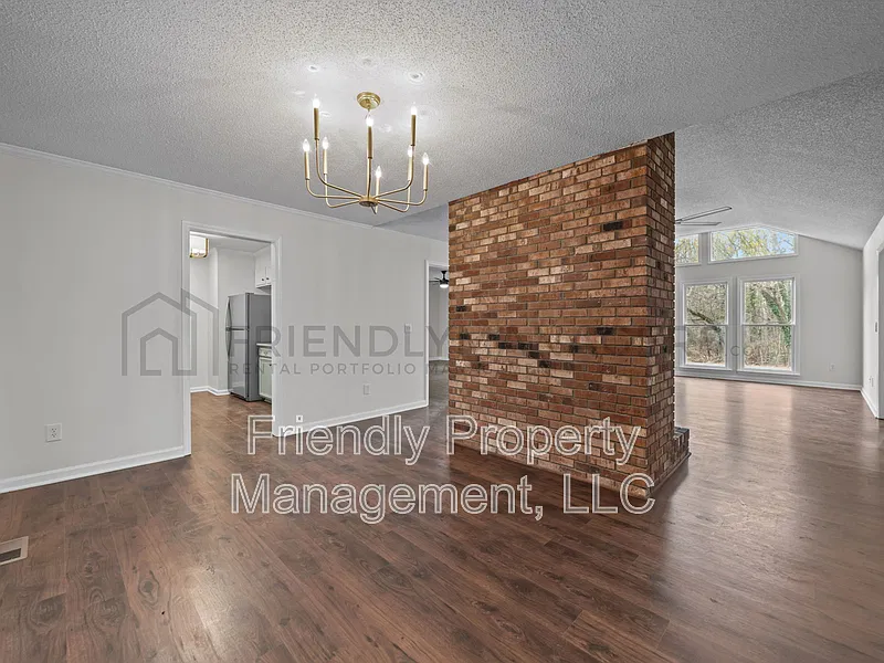 3 bed, 2.0 bath, 1614 sqft, $1,900 — Photo 4