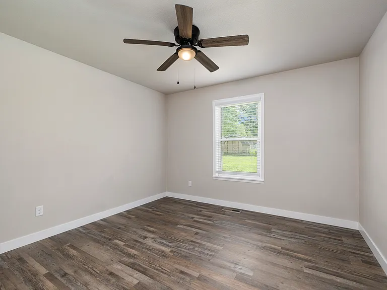 1824 N Hillcrest Ave — Photo 13