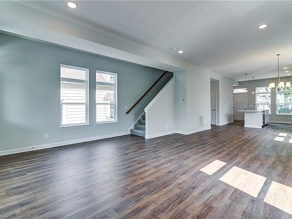 4th image of 1635 Hopkins Ave
