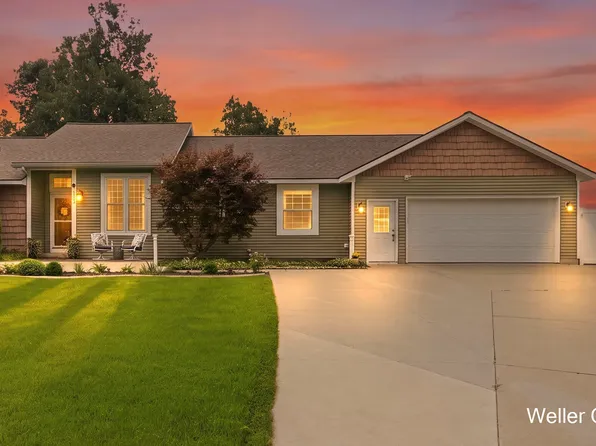 1924 Cedarbrook Dr, Jenison, MI 49428