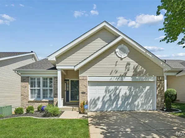 806 Whispering Village Cir, Ballwin, MO 63021