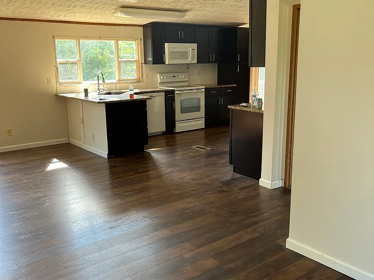 4572 Smith St — Photo 4