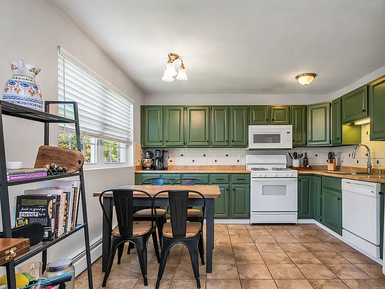 23 Edgelawn Ave #6 — Photo 2