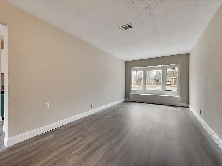 1114 Anthony Dr — Photo 15