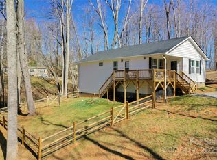 16 Spring St, Candler, NC 28715
